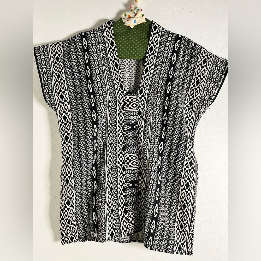 Forever 21 Exclusive Black/White Graphic Print Kimono